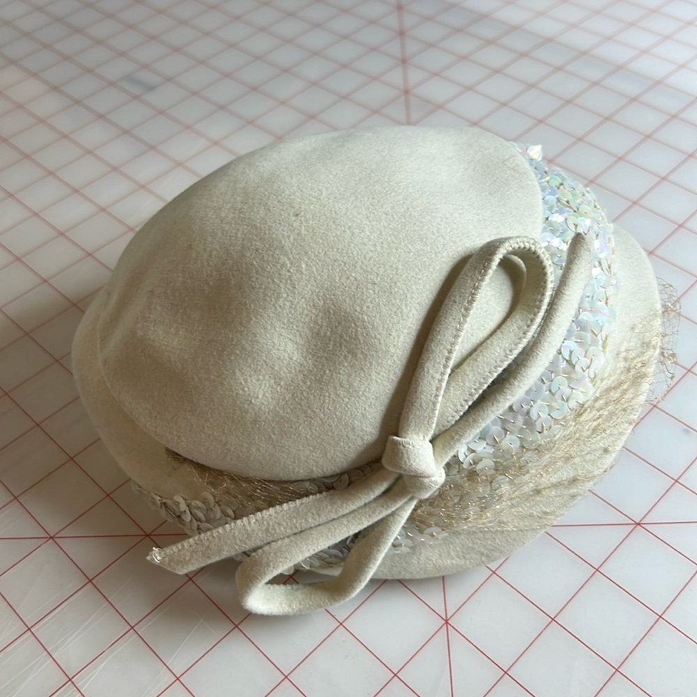 Vintage 1930 felted cream sequin capulet hat